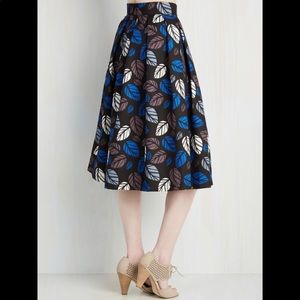 ModCloth Superstition leaf print skirt, Sz 6